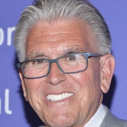 Mike Francesa - 傳奇運動廣播人演員 飾演Self