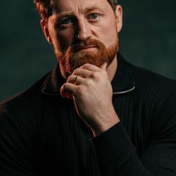 愛德華·利納德 飾演 Teddy