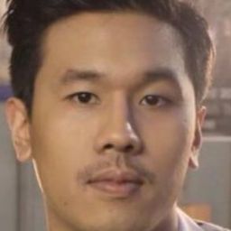 Pakapol Srirongmuang 飾演 Korn