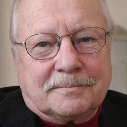 Ingvar Hirdwall 飾演 Annika's father