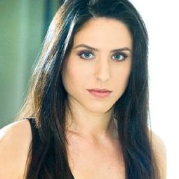 Nina Kate - 女体銃 ガン・ウーマン GUN WOMAN演員 飾演American Victim