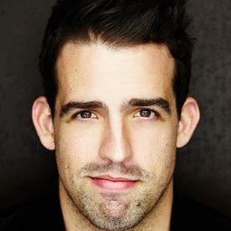 Adam Dunn - 特技狂人演員 飾演Nigel