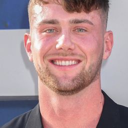 Harry Jowsey - 烏龍巴黎夢演員 飾演Jimmy