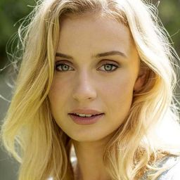 Meg Fraser 飾演 Ella