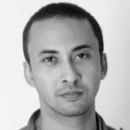 Haydar Salishz 飾演 Adam Pers