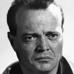 Luciano Pigozzi 飾演 McDouglas