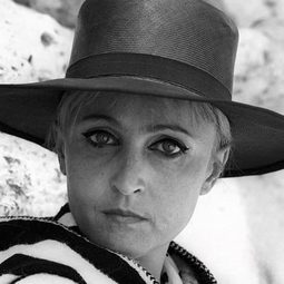 Laura Betti - 伊迪帕斯王演員 飾演Jocasta's Maid (uncredited)