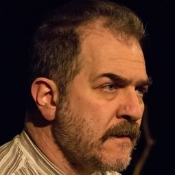 安德烈·佩納奇 - 巴治奧：神奇小馬尾演員 飾演Florindo Baggio