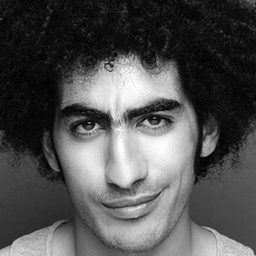 Louis Sommer 飾演 Mehdi