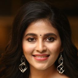 Anjali - Madha Gaja Raja演員 飾演Madhavi