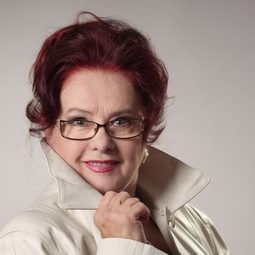 Stela Popescu 飾演 Anuța