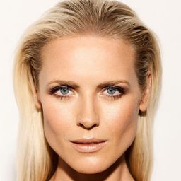 希諾薇·麥考迪·倫德 飾演 Diana Brown