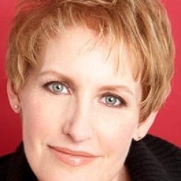 麗茲·卡拉威 - Ukraine: Answering the Call演員 飾演Self