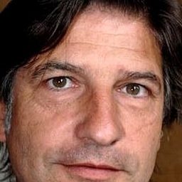 Olivier Cruveiller 飾演 François, Claire's boyfriend