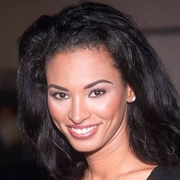 Karin Taylor 飾演 Herself