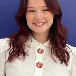 Letícia Braga 飾演 Julia