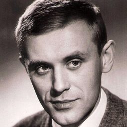 Horst Frank 飾演 David Saxon / Patriarch Samuel Saxon