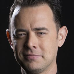 柯林·漢克斯 - 衰仔駕到演員 飾演Rob