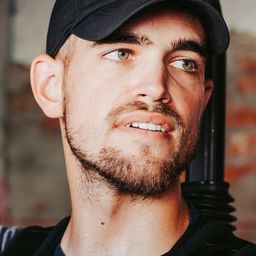 Sam Davis - 小酒館陌聲人導演