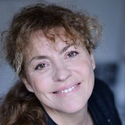 Pascale Rocard 飾演 Marie Vedret