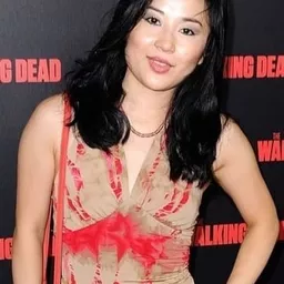 Amy Rider 飾演 Asian Waitress (uncredited)