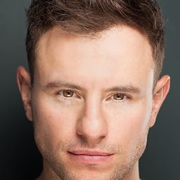 Jack Pearson 飾演 Captian Oglivy