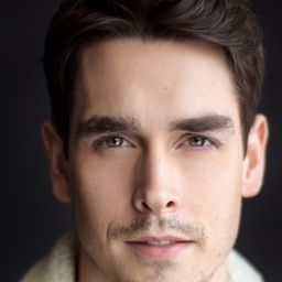 Madison Smith 飾演 Gabe DeLuca