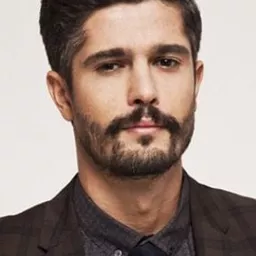 Haluk Piyes 飾演 Sivan