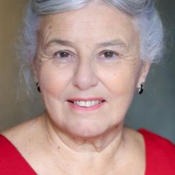 Claire Guillon 飾演 Mme Chocart