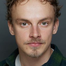 Juho Kuusamo 飾演 Petri Stålnacke