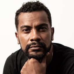 薩繆爾·迪亞西斯 - 無濾真女子演員 飾演Gabriel