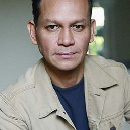 厄內斯托·康崔拉斯 - 鐵軌的盡頭導演