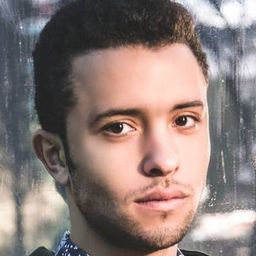 Ayoub El Hilali 飾演 Abdel