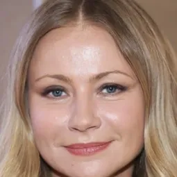 Mariya Mironova 飾演 Vera