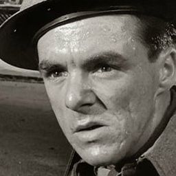 Victor Maddern 飾演 Sgt. Craig