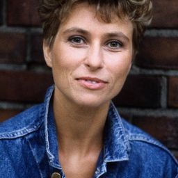 Claudia Demarmels 飾演 Barbara Hahn