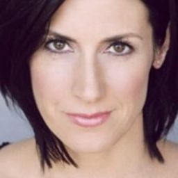 Pamela Evans Haynes - 因為愛你演員 飾演Roberta Walls