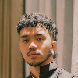 克里斯托以馬內亞 飾演 Njet