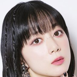工藤 晴香 飾演 Sayo Hikawa (voice)