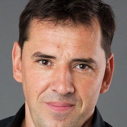 Razvan Vicoveanu 飾演 Mircea - Border Police