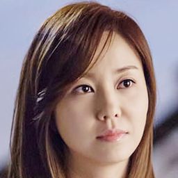 趙美玲 飾演 Shim Jung-soon