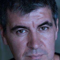 Gerald Lepkowski 飾演 Roberto