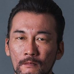 小手山 雅 - 交叉點演員 飾演Philippine Pub Customer