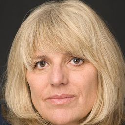 Brigitte Sy 飾演 La femme bénévole surendettement