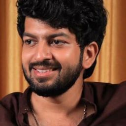 Akash Premkumar 飾演 