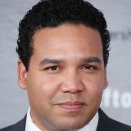 Frank Harts 飾演 Luis