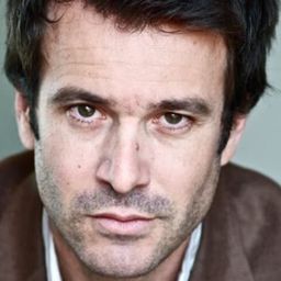 尼可拉斯·薩圖斯 飾演 The Predator