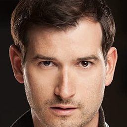 Guy Christie 飾演 The Food Critic