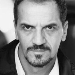 Leonardo Treviglio 飾演 Vincenzo