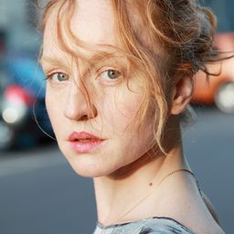 Brigitte Hobmeier 飾演 Käthe